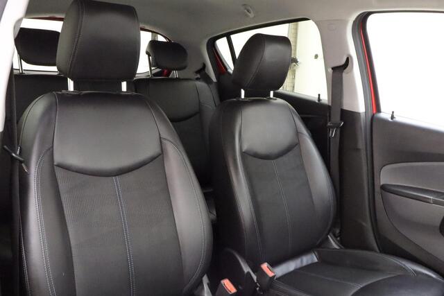 Opel KARL 1.0 ecoFLEX Cosmo 75pk | Climate Control | Cruise Control | Parkeersensoren Achter | Lichtmetalen Velgen | Zwart Dak | Bluetooth