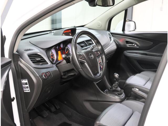 Opel MOKKA 1.4 140PK Turbo Cosmo | AGR Stoelen | Armsteun | Trekhaak | Climate Control | Cruise Control | Camera | 17" LMV | Goed Onderhouden | Isofix | Privacy Glass |