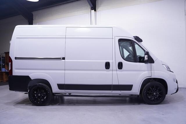 Opel MOVANO 2.2D 140 pk L2H2 White&Black Edition Navi 18" LMV, Bullbar + Sidebars Zwart, Camera, Apple Carplay, 3-Zits, Nieuw