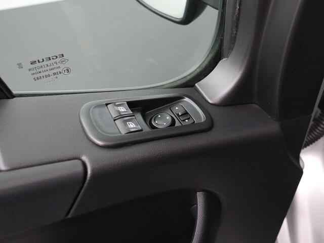 Opel MOVANO 2.3Turbo 135PK L2H2 | Navigatie | Camera | 3-Persoons | Airco | Trekhaak | Betimmering