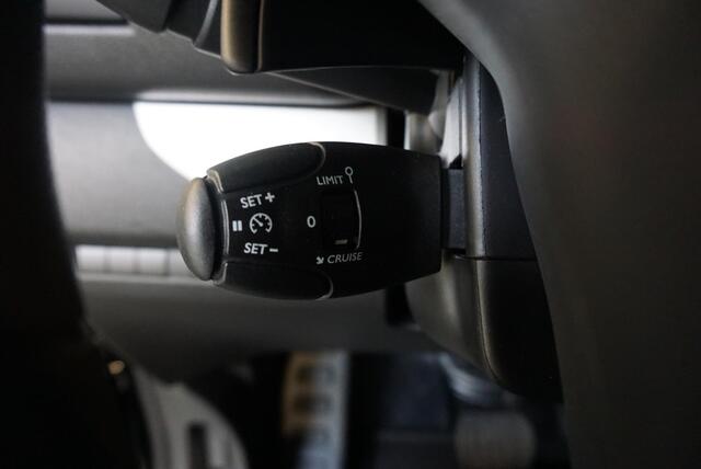 Opel VIVARO 2.0 CDTI L3H1 Dubbele Cabine Edition Automaat Airco Navi Trekhaak