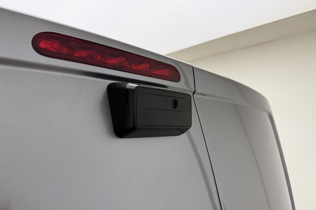 Opel VIVARO Electric L3 75 kWh DC | Schuifdeur links | Laadruimte afwerking | LED verlichting | Bumpers in carrosserie kleur | Stoel/stuurverwarming | Camera binnenspiegel | Navigatie