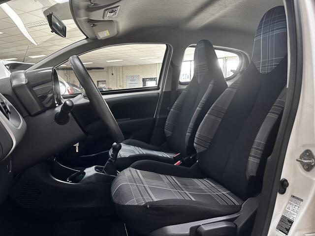 Peugeot 108 1.0 e-VTi Blue Lion /5-Drs! /Airco /Elek. ramen voor /C.V. afstand /Radio /Bluetooth /AUX & USB /Isofix /LED Dagrijverl. /Mistlampen.