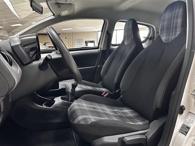 Peugeot 108 1.0 e-VTi Active /5-Drs /Airco /Elek. ramen voor /C.V. afstand /Bluetooth /AUX & USB /Isofix /LED Dagrijverl. /Mistlampen.