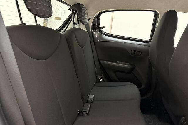 Peugeot 108 1.0 e-VTi Active 72 PK | Handgeschakeld | 5-Deurs | Elektrische ramen | Radio | Bluetooth | AUX | USB | Stuurwielbediening | Airco | 1e eigenaar