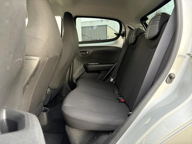 Peugeot 108 1.0 e-VTi Active 70pk | Airco | Bluetooth | LED dagrijverlichting | Isofix bevestiging voor kinderzitjes | Trekhaak afneembaar | Dealer onderhouden!