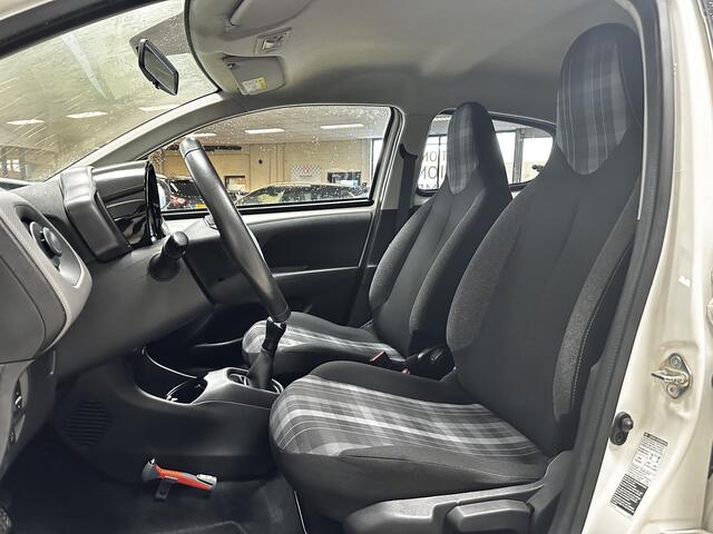 Peugeot 108 1.0 e-VTi Active/ Airco/ Bluetooth/ 5-Drs/ LED-Dagrij/ Getint-Glas/ Chroom/ C.V. Afstand/ Elek.Pakket/ Multi-Stuur