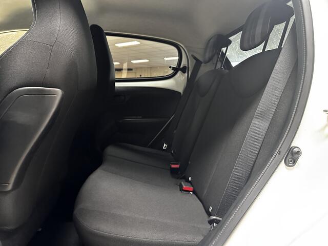 Peugeot 108 1.0 e-VTi Active/ Airco/ Bluetooth/ 5-Drs/ LED-Dagrij/ Getint-Glas/ Chroom/ C.V. Afstand/ Elek.Pakket/ Multi-Stuur