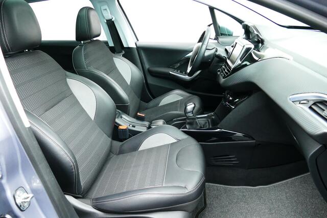 Peugeot 2008 1.2 110pk Allure 1-Eig. Panodak, Half Leer, Navi, Camera, Clima, Cruise, Haak 1250kg