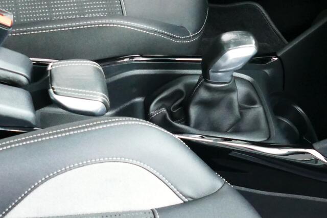 Peugeot 2008 1.2 110pk Allure 1-Eig. Panodak, Half Leer, Navi, Camera, Clima, Cruise, Haak 1250kg