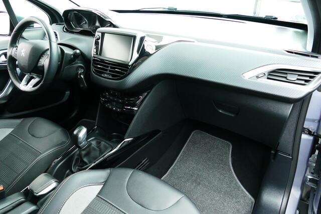 Peugeot 2008 1.2 110pk Allure 1-Eig. Panodak, Half Leer, Navi, Camera, Clima, Cruise, Haak 1250kg