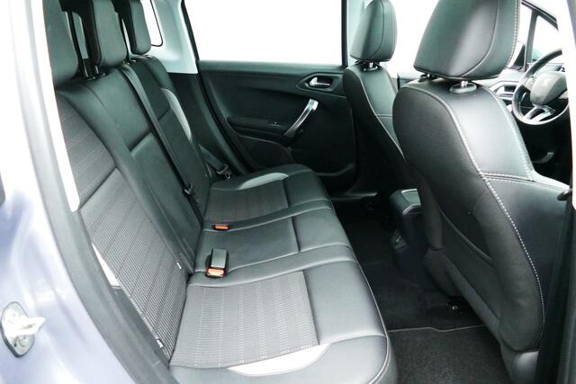 Peugeot 2008 1.2 110pk Allure 1-Eig. Panodak, Half Leer, Navi, Camera, Clima, Cruise, Haak 1250kg