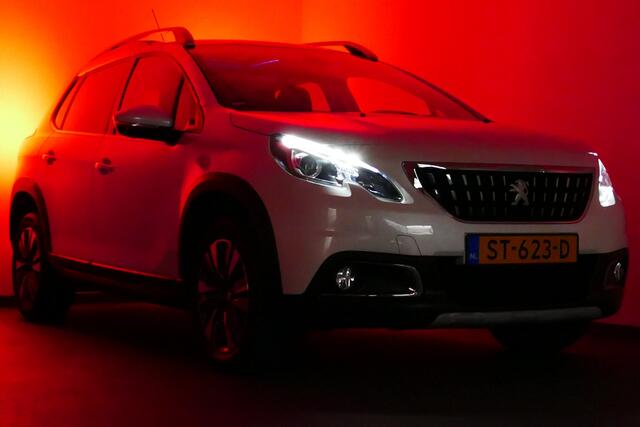 Peugeot 2008 1.2 110pk Allure. Panodak, Navi, Camera, Clima, Cruise, Half Leer, 16"LMV