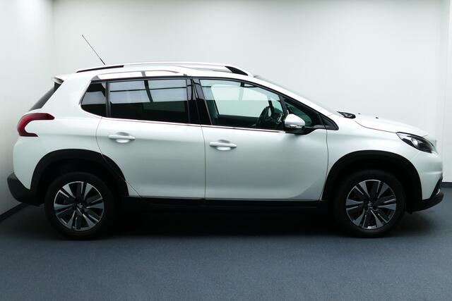 Peugeot 2008 1.2 110pk Allure. Panodak, Navi, Camera, Clima, Cruise, Half Leer, 16"LMV