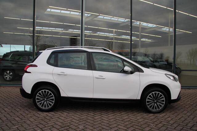 Peugeot 2008 1.2 PureTech 130pk Blue Lion Airco Navi Carplay 6-bak 95794km