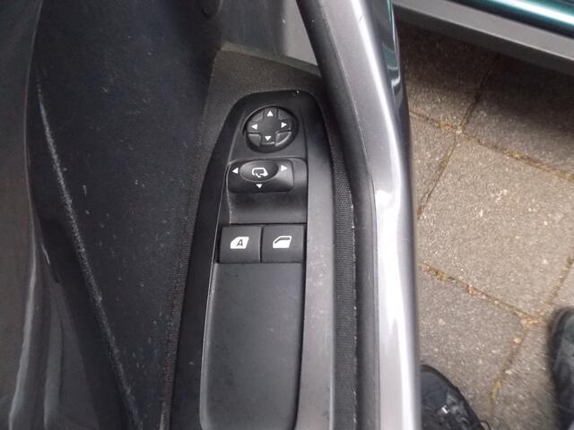 Peugeot 2008 1.2 PureTech Blue Lion NAVI CRUISE LM VELGEN VOLLEDIG ONDERHOUD AANWEZIG