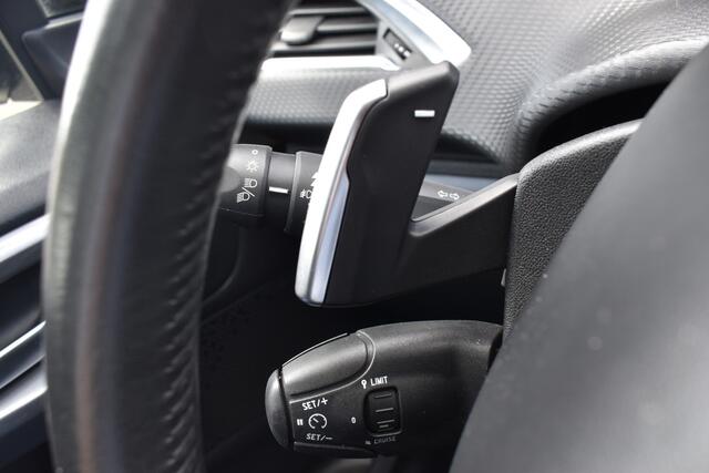 Peugeot 2008 1.2 PureTech Active Automaat / Clima / Trekhaak / Parkeersensoren / Cruise control / 16" LM