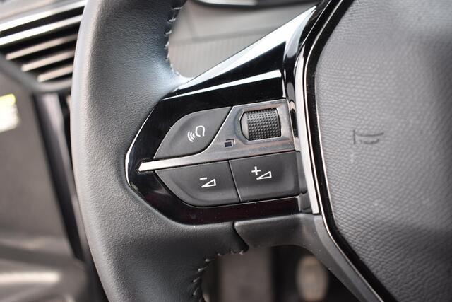 Peugeot 2008 1.2 PureTech Allure / navi / camera / led