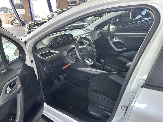 Peugeot 2008 1.2 PureTech Blue Lion Panoramadak | Carplay | Navi | NAP.