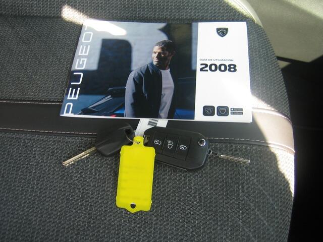 Peugeot 2008 1.2 PURETECH ALLURE