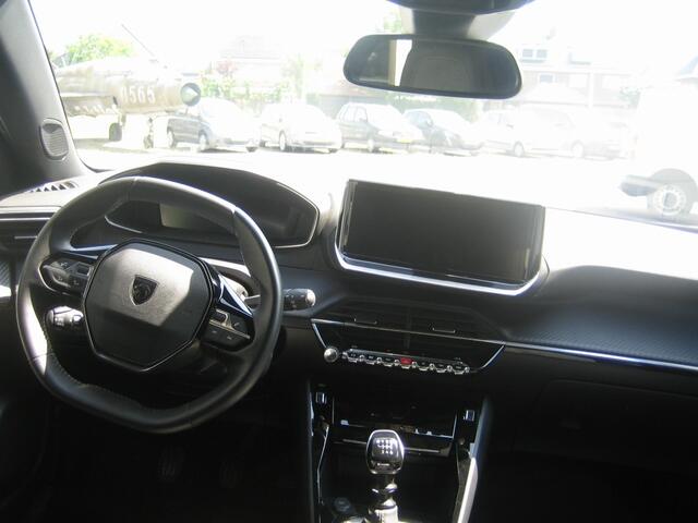 Peugeot 2008 1.2 PURETECH ALLURE