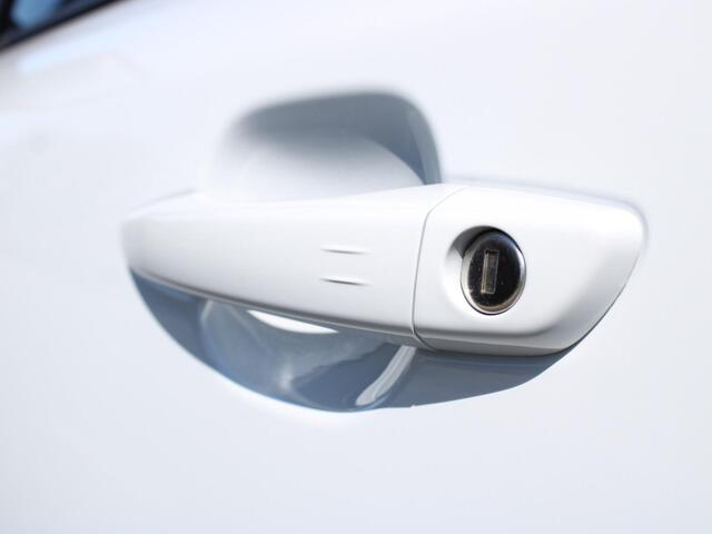 Peugeot 2008 Allure 1.2 Hybrid 145PK e-DSC6 Automaat Navigatie, Keyless, Parkeersensoren, Draadloze telefoonlader, Halflederen Bekleding