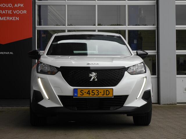 Peugeot 2008 1.2 PureTech Active Pack | Navigatie | Parkeersensoren achter | Cruise control | Climate control | Lage km.stand | Lichtmetalen velgen | Regensensor