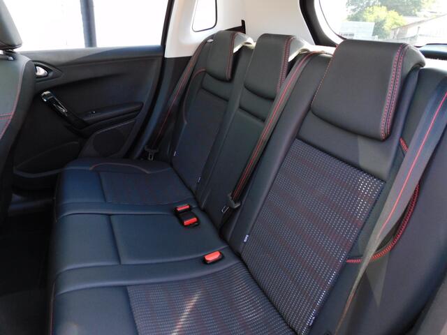 Peugeot 2008 1.2 PureTech GT-line TOPSTAAT! DEALER ONDERHOUDEN! APPLE / ANDROID! PANODAK! FULLMAP NAVI! TREKHAAK! CRUISE! CLIMA! LM VELGEN!