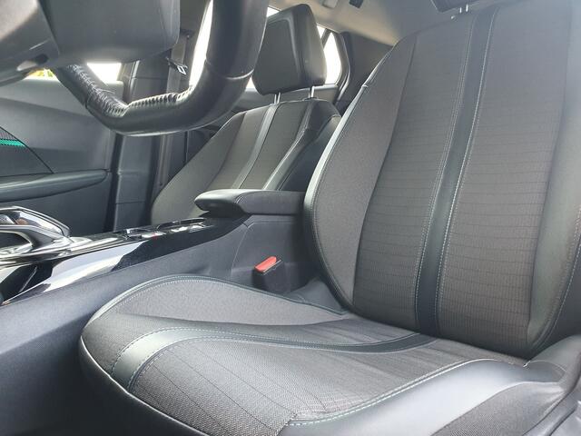 Peugeot 2008 1.2 PureTech Blue Lease Allure PDC/NAVI/CARPLAY/CLIMA/LMV