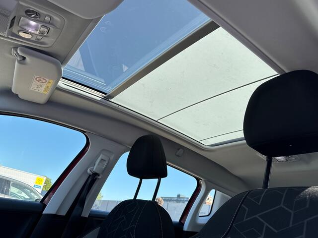 Peugeot 2008 1.2 PT Blue Lion, Panorama Dak! Trekhaak! VERWACHT!