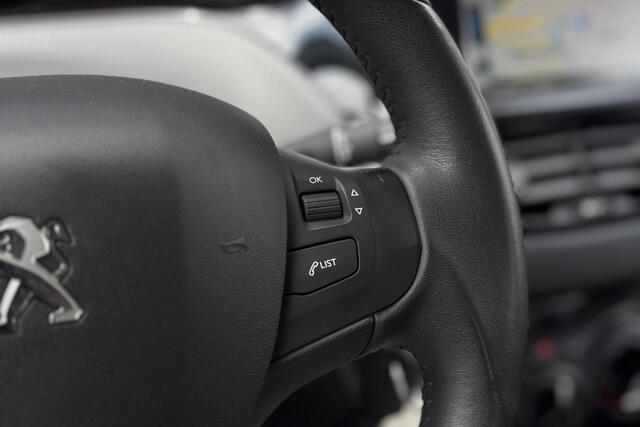 Peugeot 2008 1.2 PureTech Blue Lion 110pk - Cruise - Airco - Carplay - Navi - PDC - Rijklaar