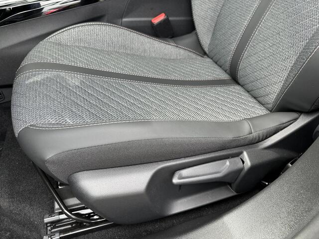 Peugeot 2008 1.2 Hybrid 145 PK Allure | Automaat | 2025 Auto | Navigatie via Telefoon | Adaptieve Cruise Control | 360 Graden Camera | Parkeersensoren V+A | Hoge Zitpositie | Hybride Elektrisch rijden met Automaat | Climate Control | Stoelverwarming | LED Verlichting 