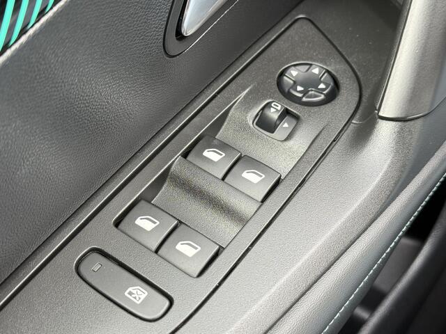 Peugeot 2008 BWJ 2022 1.2 131 PK Allure HALF LEDER / CAMERA 360 / CLIMA / NAVI / CRUISE / BLUETOOTH / APPLE CARP. / ANDROID AUT. / LMV 17 INCH / ISOFIX / PRIV. GLAS / MULTIFUNCT. STUUR