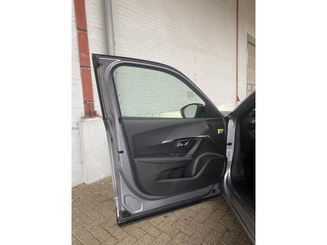 Peugeot 2008 1.2 Hybrid 136 Allure