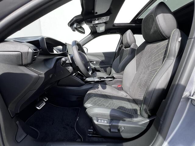 Peugeot 2008 1.2 Hybrid 145 GT / Nieuw, veel voordeel / tot 8 jaar Garantie / Elektr. schuifdak en bestuurdersstoel / Stoelverwarming / Camera 360° / Adapt. CC / Navi / Apple Carplay Android / 17" LM wielen / ook in zwart leverbaar
