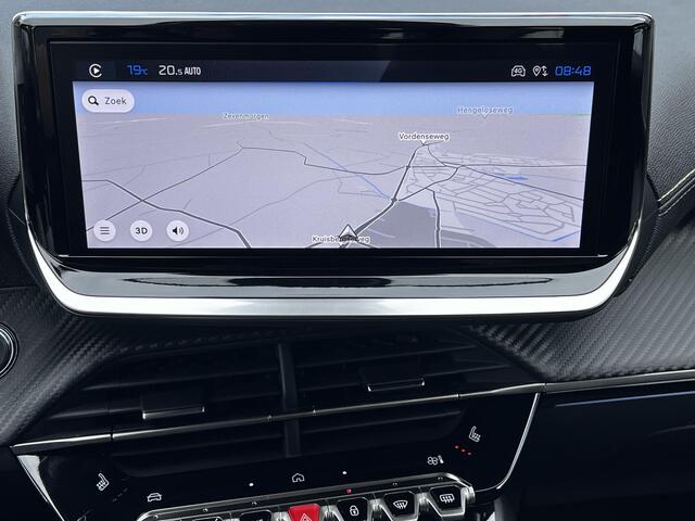 Peugeot 2008 1.2 Hybrid 145 GT / Veel voordeel, zo goed als nieuw / tot 8 jaar Garantie / Elektr. schuifdak en bestuurdersstoel / Stoelverwarming / Camera 360° / Adapt. CC / Navi / Apple Carplay Android / 17" LM wielen / ook in grijs leverbaar