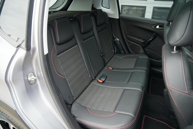 Peugeot 2008 1.2 PureTech GT-Line + TREKHAAK / APPLE CARPLAY / PANO / SENSOREN