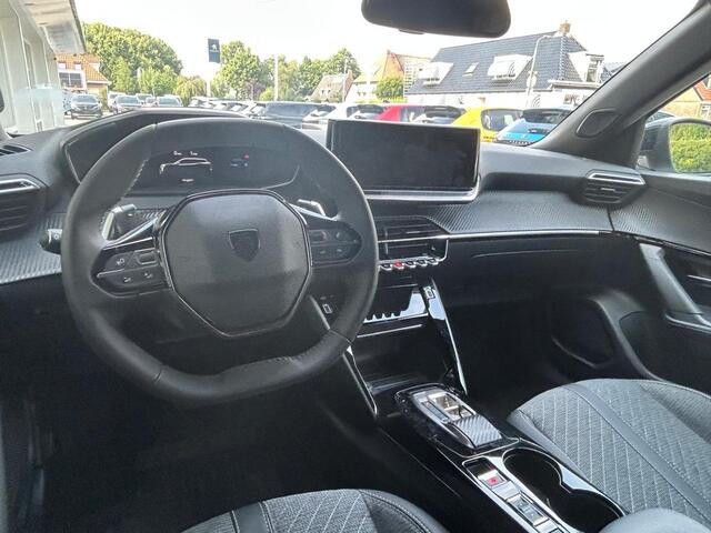 Peugeot 2008 1.2 PureTech 130 Allure | Automaat | Stoelverwarming | Navigatie | Climate Control | Cruise Control | AchteruitrijCamera |