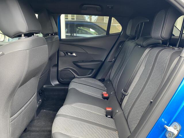 Peugeot 2008 1.2T Automaat Allure Verwacht | Navigatie | Achteruitrijcamera | Parkeersensoren | Climate Control | Privacy Glass