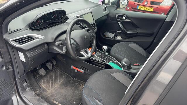 Peugeot 2008 1.2 PureTech Signature
