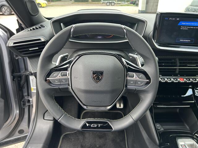 Peugeot 2008 1.2 Hybrid 145 GT | Automaat | Navigatie | 360 Graden Camera | 18 Inch Evissa | Keyless Entry | Full LED Verlichting | Zwart Dak | Dode Hoek Detectie | Cruise Control Adaptief | Climate Control | Hoge Zitpositie.
