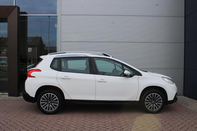 Peugeot 2008 1.2 PureTech Active Automaat Airco Navi Panoramadak Trekhaak