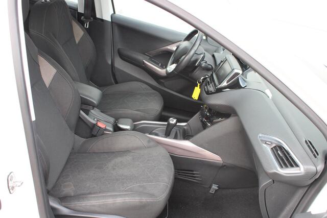 Peugeot 2008 1.2 PureTech Active Automaat Airco Navi Panoramadak Trekhaak