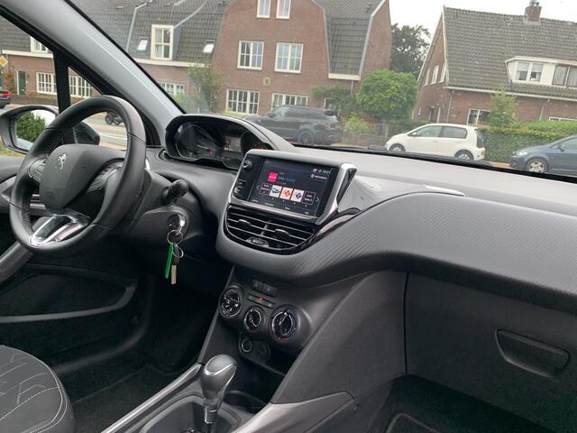 Peugeot 2008 1.2 PT 110pk Aut. Blue Lion, Navi & CarPlay | Trekhaak