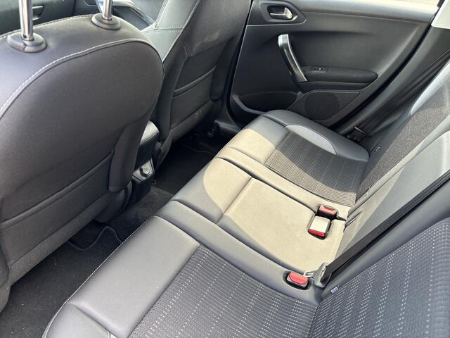 Peugeot 2008 1.2 Turbo Allure Trekhaak / Carplay / Camera