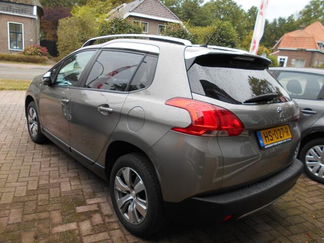 Peugeot 2008 1.2i Pure Tech Style NL-auto met logische km's !