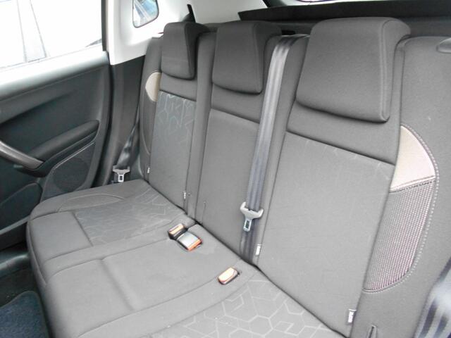 Peugeot 2008 1.2i Pure Tech Style NL-auto met logische km's !