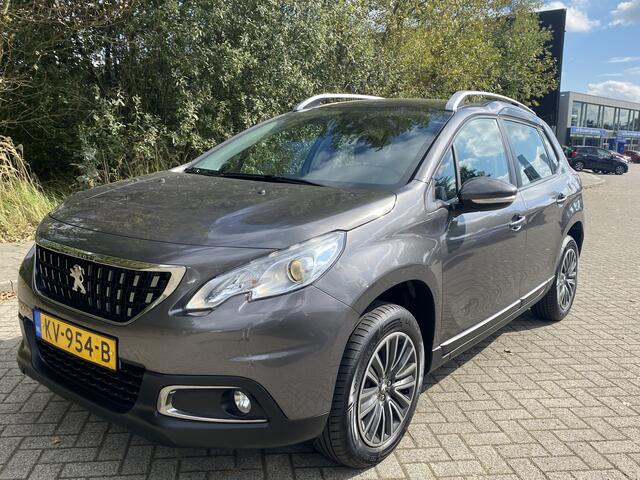 Peugeot 2008 1.2 PureTech Blue Lion | Navigatie | Parkeersensoren | Panorama dak |