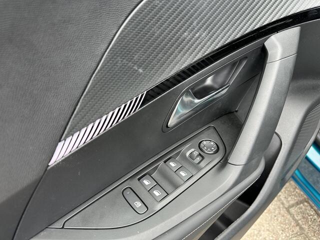 Peugeot 2008 1.2 Hybrid 145 PK Allure ¤ 6.000,- DEMO VOORDEEL| Automaat | Navigatie via Telefoon | Grip Control | All Season banden | Stoelverwarming | Adaptieve Cruise Control | 360 Graden Camera | Parkeersensoren V+A | Hoge Zitpositie | Hybride Elektrisch rijden met