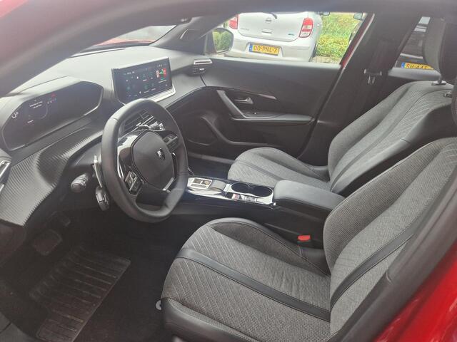 Peugeot 2008 1.2 PureTech 130 Allure | Navigatie | Climate & Cruise Control | Achteruitrijdcamera | LMV |